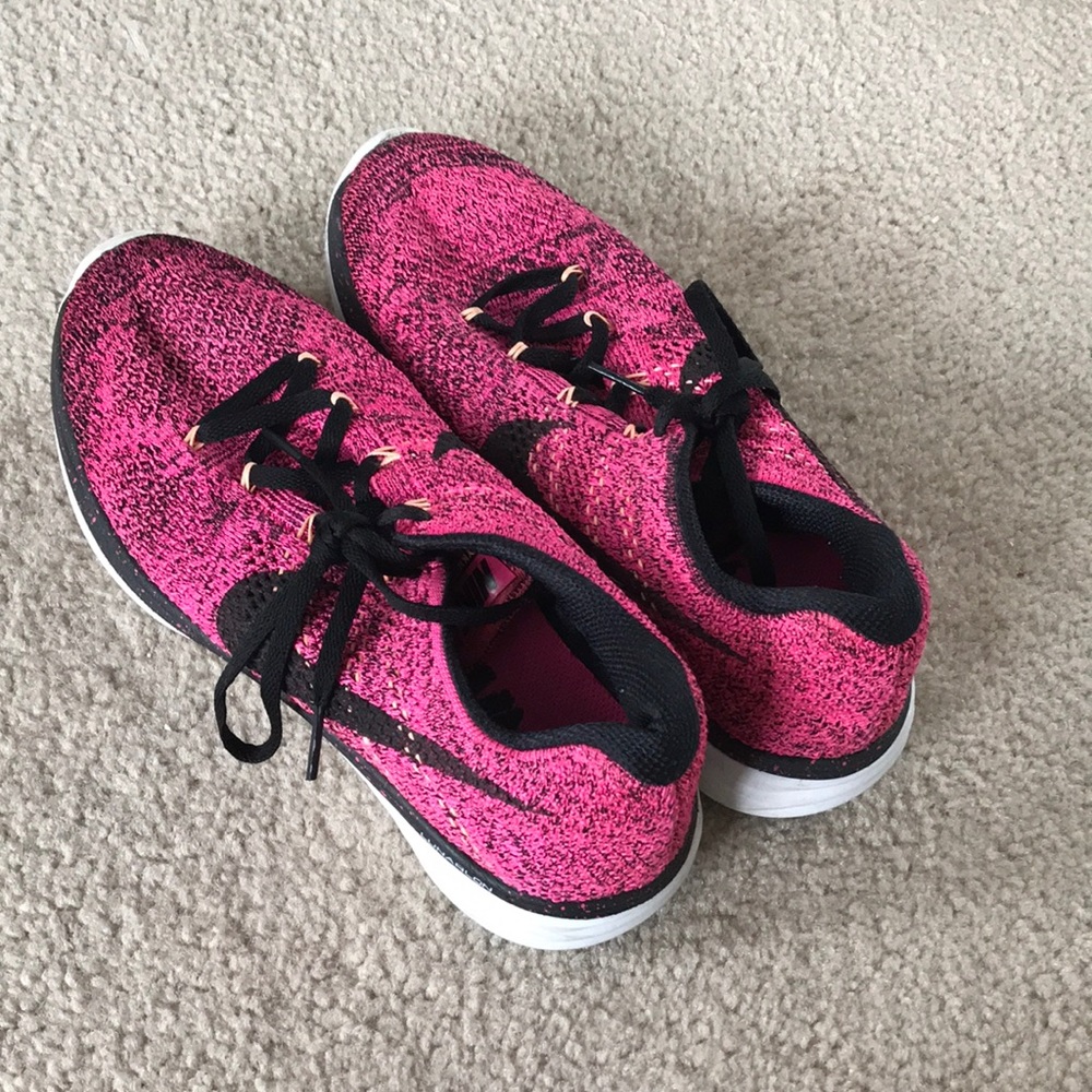 Nike fly knit running shoes